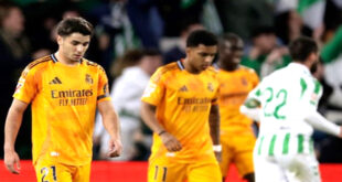 AlArab-tv.com-Avec MAP Le Real Madrid a concédé une défaite samedi sur la pelouse du Betis Séville (2-1), malgré une prestation remarquable de l'international marocain Brahim Diaz, auteur de l'unique but des Merengue. Bien lancés grâce à un superbe travail de Kylian Mbappé qui a permis à Brahim Diaz de marquer (10e, 1-0), les champions d’Espagne en titre ont vu leur avantage annulé par un coup de tête de l’Américain Johnny Cardoso, sur un corner bien frappé par leur ancien milieu offensif, Isco (34e, 1-1).
