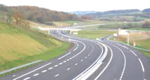 Par- alarabtv Des études préliminaires sont officiellement en cours au Maroc pour définir les caractéristiques techniques et le montage financier d’un projet d’autoroute reliant Marrakech à Fès via Beni Mellal et Khénifra.