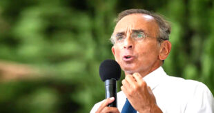 AlArab-tv.com Le président du parti d’extrême droite Reconquête Eric Zemmour a été condamné mercredi à Paris à l’issue d’un troisième procès à 10.000 euros d’amende pour contestation de crime contre l’humanité, pour avoir soutenu que le maréchal Pétain avait « sauvé » des juifs français pendant la Seconde Guerre mondiale.