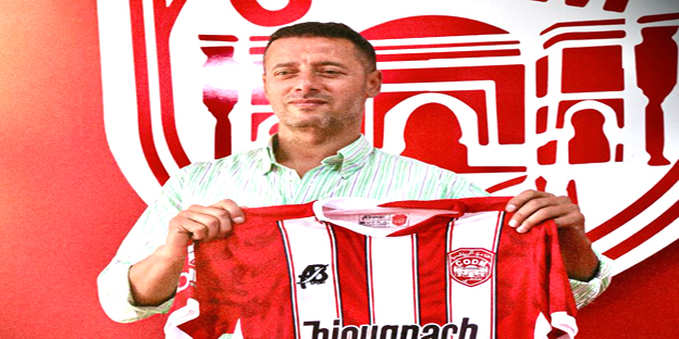 Le Club Omnisport de Meknès (CODM) a annoncé la nomination d’Abdelaziz Dnibi au poste d’entraîneur principal de l’équipe A de football.