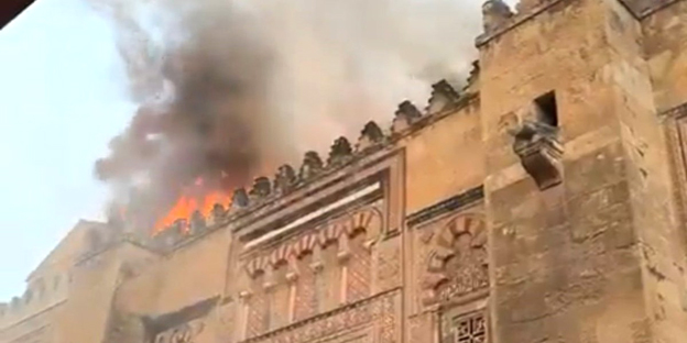 Espagne: un incendie menace la mosquée-cathédrale de Cordoue